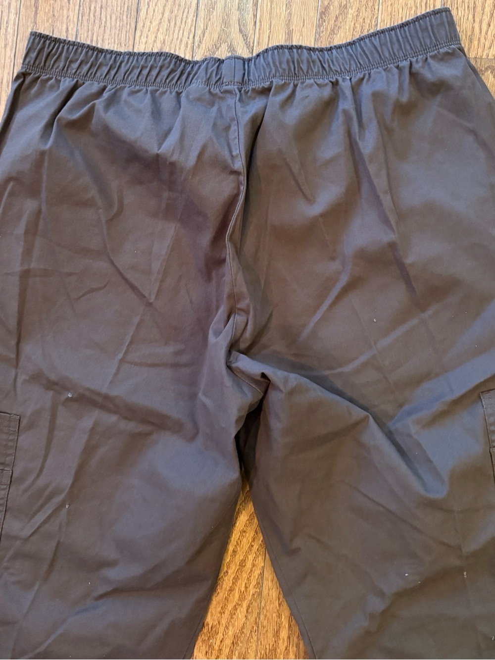 Brown Cherokee work wear cargo scrub pants with elastic waist and utility pocket - Picture 5 of 6